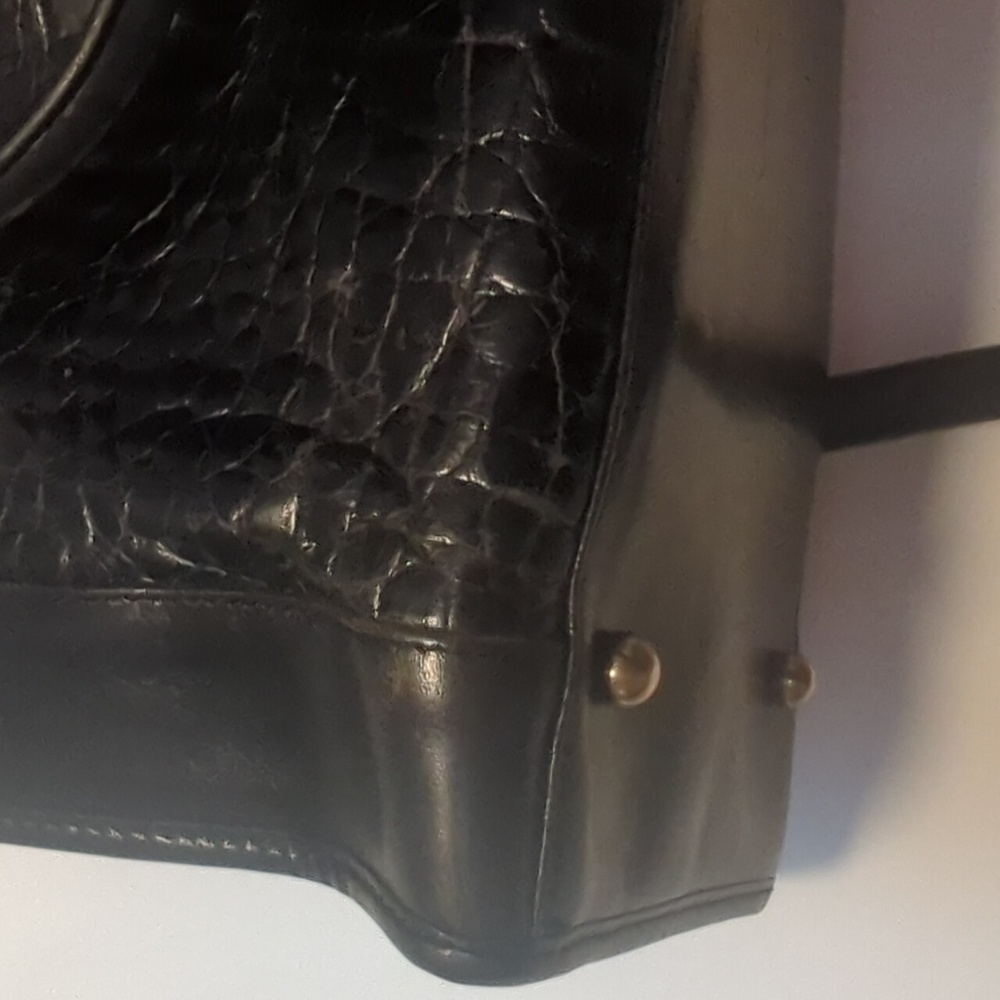 Vintage Brahmin Black Leather Crocodile-Embossed Handbag With Strap - Picture 9 of 11